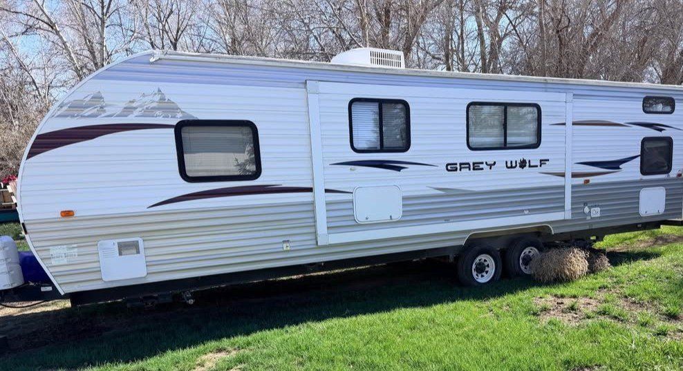 Cherokee Grey Wolf Travel Trailer Camper with Slide Out & Awning