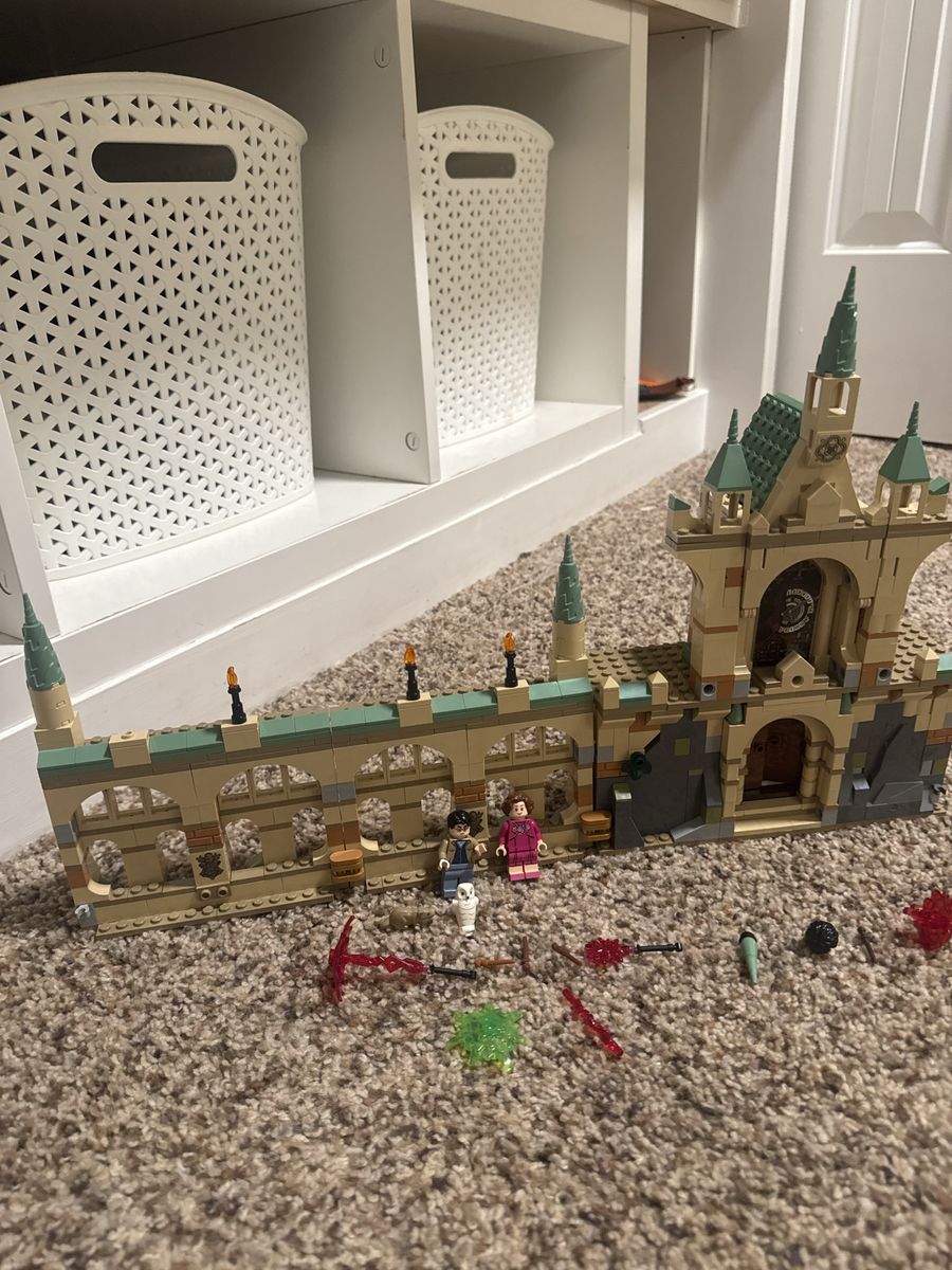 LEGO Harry Potter Hogwarts Castle Set with Minifigures