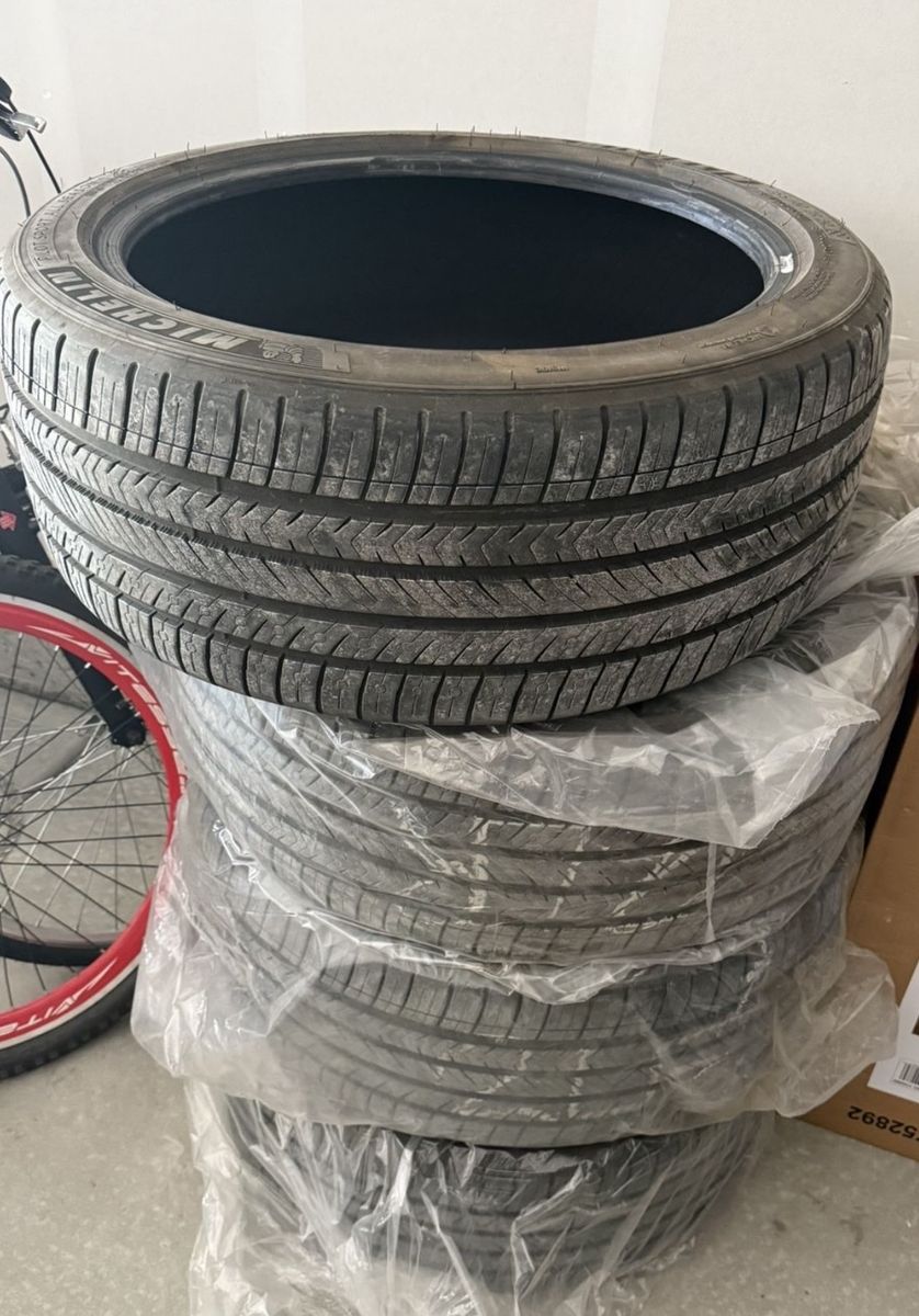 Michelin Pilot Sport AS4 255/40R20 20-Inch Tires for Tesla Model Y