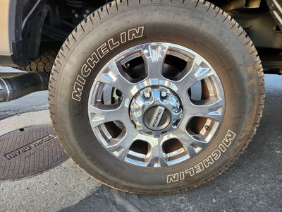 2021 Ford F-350 Stock Lariat Wheels and Tires