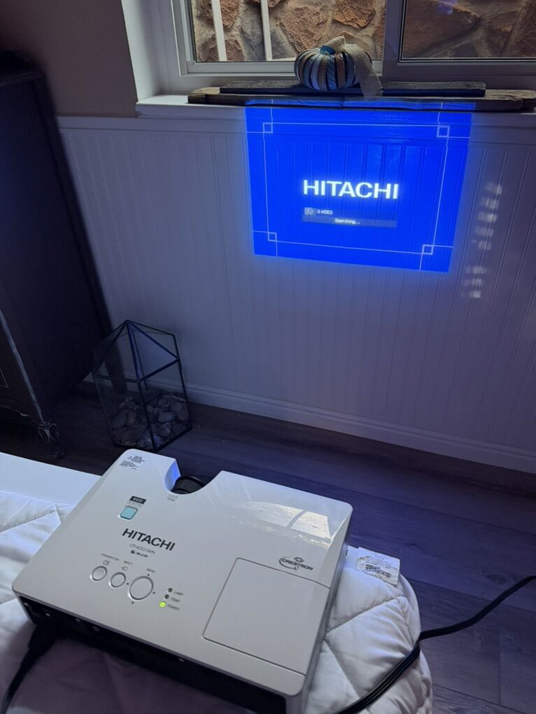 Hitachi CP-X2521WN LCD Projector