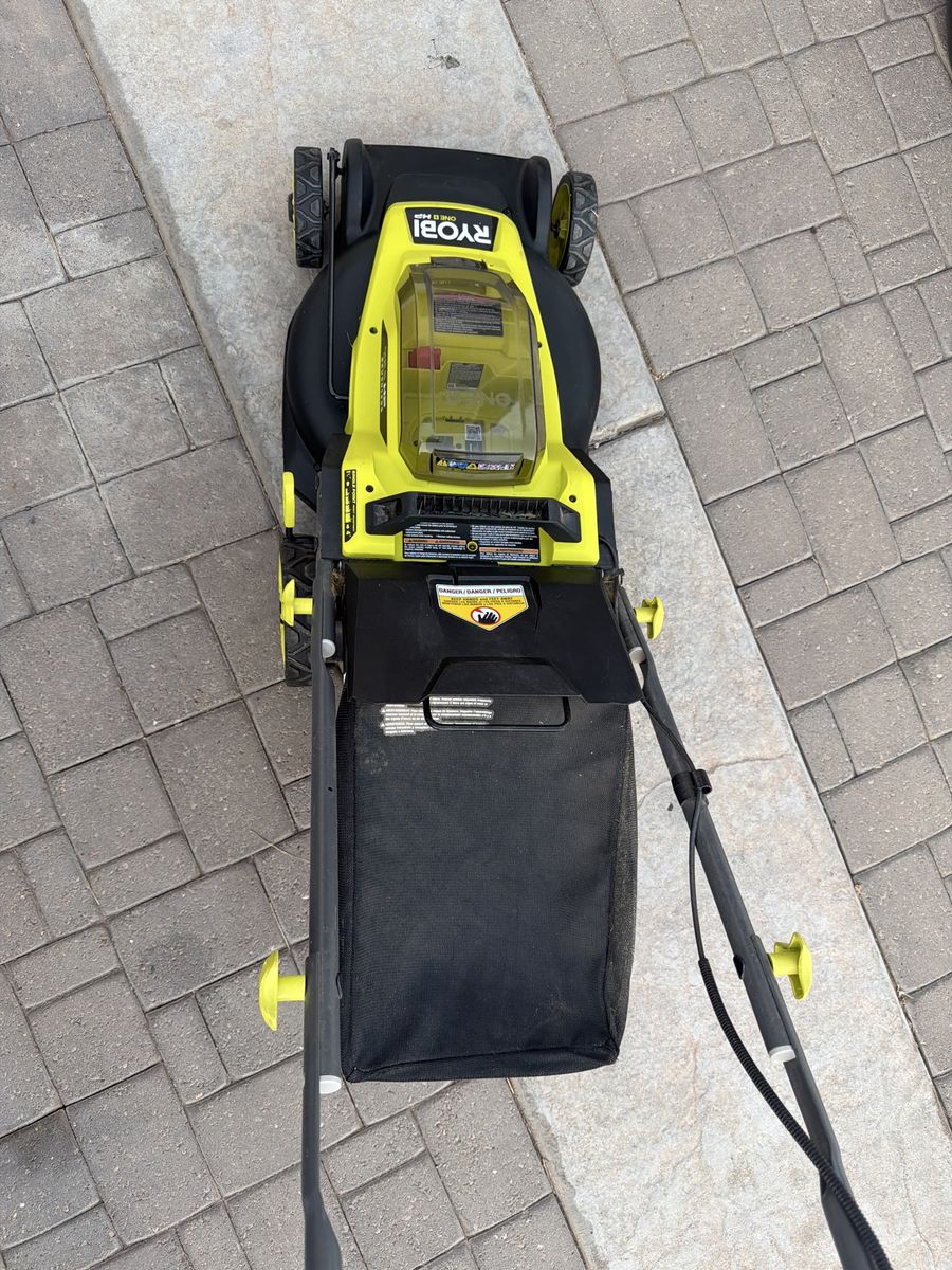 RYOBI ONE+ 18V Cordless Electric Walk-Behind Lawn Mower 13in 4.0Ah Battery Charger Included
