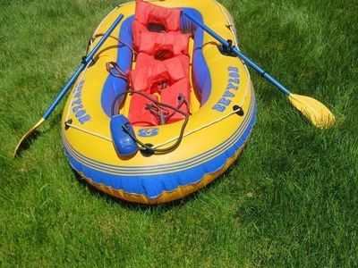 Sevylor Caravelle K65 Inflatable Boat Dinghy Raft with air pump, oars & Life Vests.