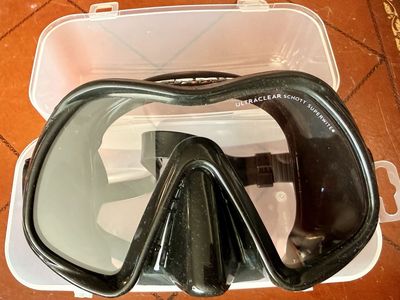 Atomic Aquatics Venom Scuba Diving Mask with Case - Black