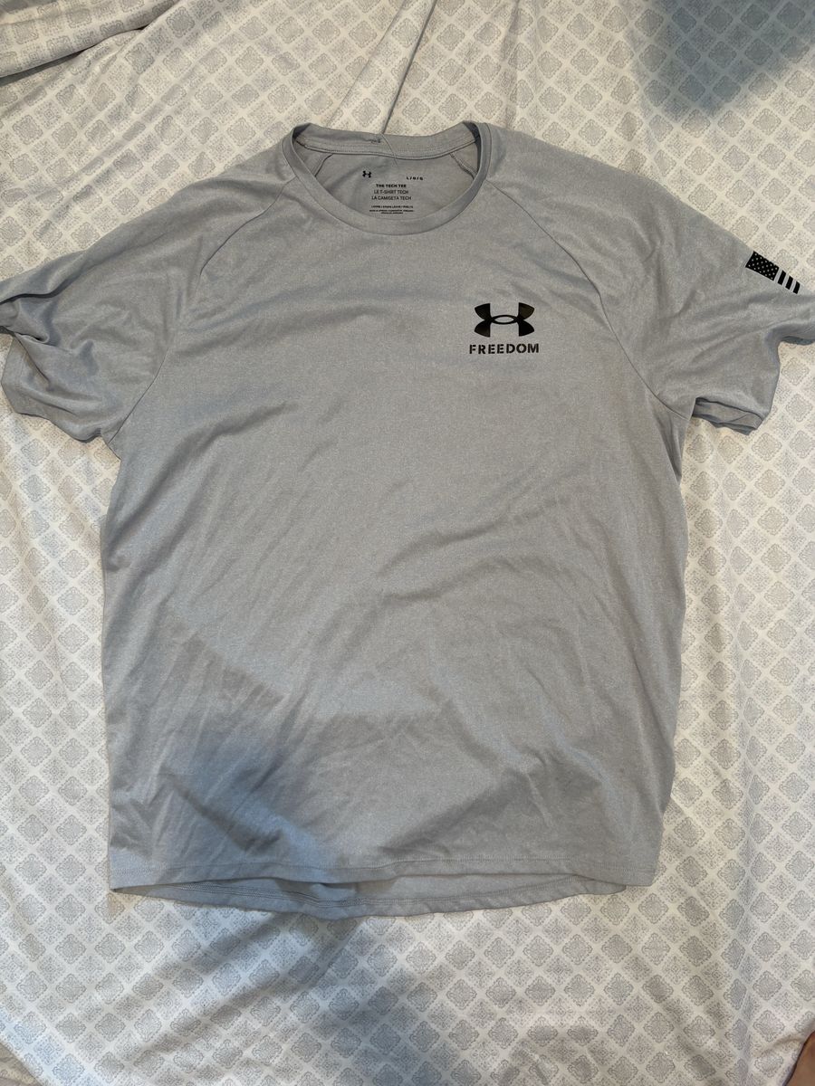Under Armour Men's L/G Freedom Tech Tee Gray Short Sleeve with American Flag