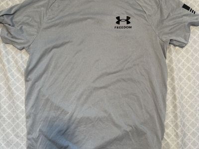 Under Armour Men's L/G Freedom Tech Tee Gray Short Sleeve with American Flag