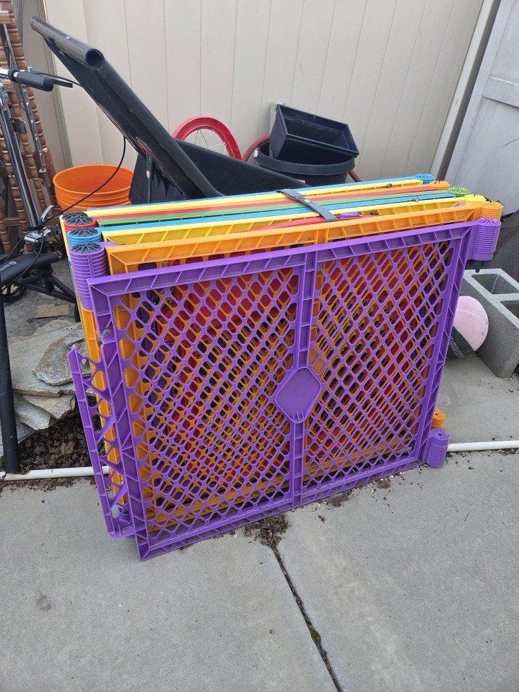 Toddleroo by North States Superyard 10 peices gate