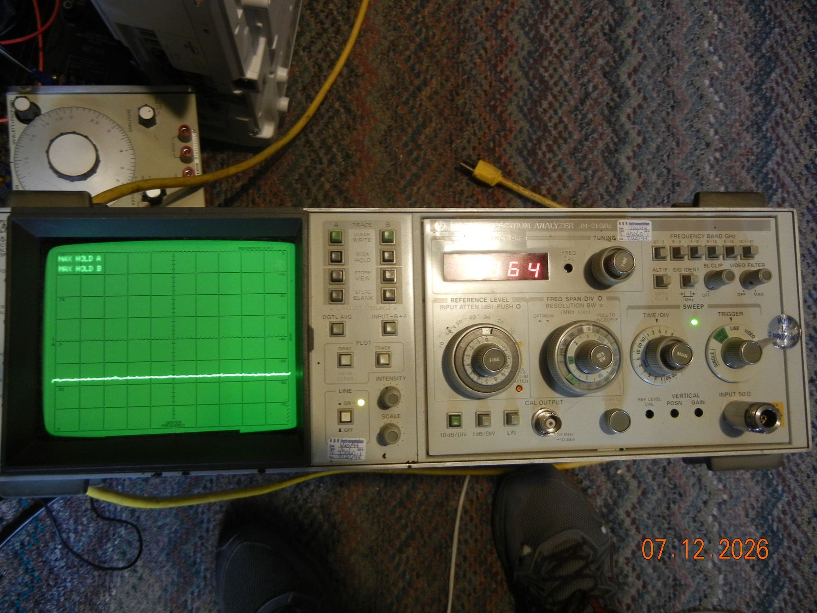 HP  Spectrum Analyzer  10 mhz to 21 ghz   works as new,  I also have shipping cases for this device