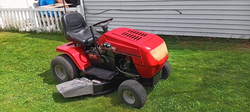Ÿard Machine MTÐ Riding Lawn Mower