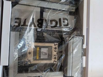 GIGABYTE TRX50 AERO D STR5 DDR5 AMD TRX50 EATX Motherboard & Threadripper 7970x