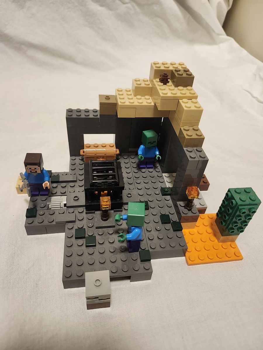LEGO Minecraft 21119 The Dungeon – 100% Complete w/ Instructions