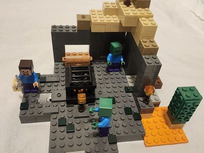 LEGO Minecraft 21119 The Dungeon – 100% Complete w/ Instructions