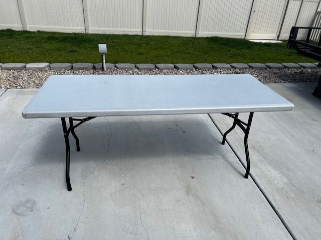 6 ft Lifetime rectangle table.