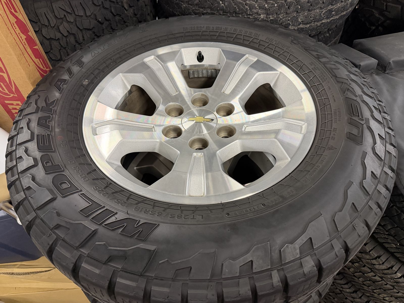 2015 Chevrolet 1500 wheels and tires