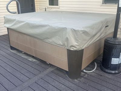 2022 Hot Springs Grandee Hot Tub - Used Excellent Condition, Outdoor Spa