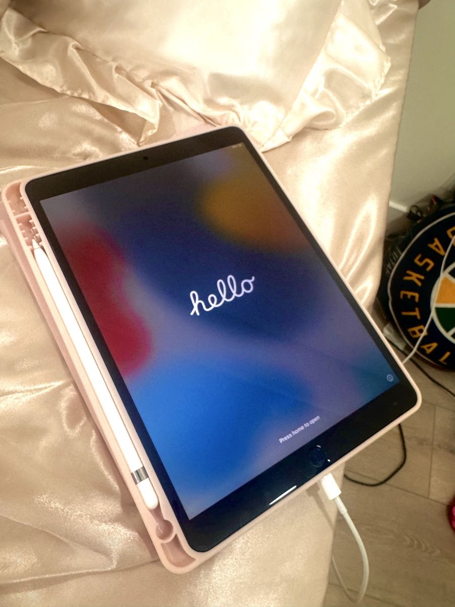 iPad Air (3rd Gen) + Apple Pencil (1st Gen) + Charger and Case