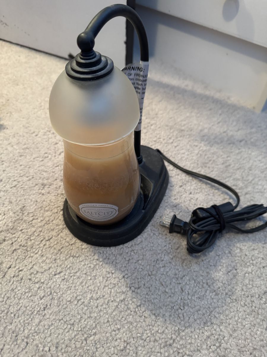 Candle and candle warmer lamp.