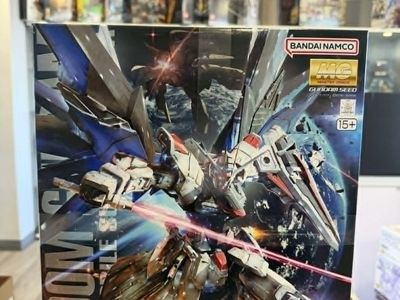 Brand New MG 1/100 - Freedom Gundam Ver. 2.0