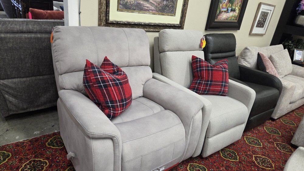 🪑️Need a recliner or accent chair?  We got you