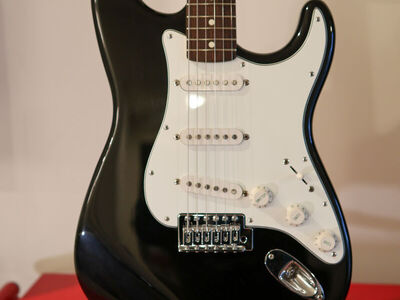 1996 Fender Stratocaster MIM Black SSS w Gig Bag