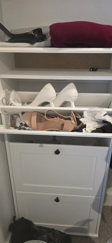 white shoe cabinet