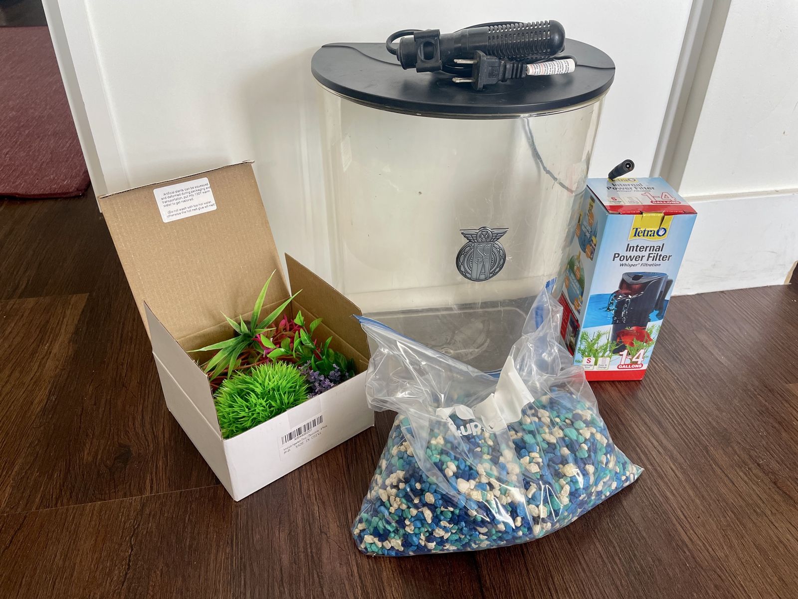 2.5 gallon glass aquarium.