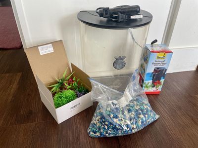 2.5 gallon glass aquarium.