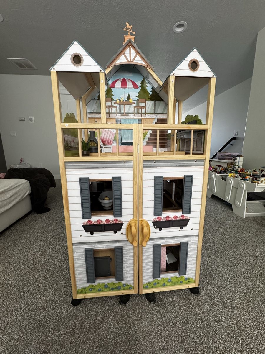 Kidkraft Barbie house