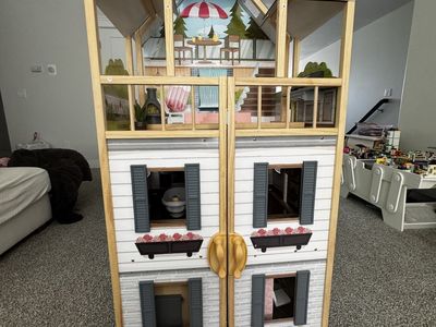 Kidkraft Barbie house