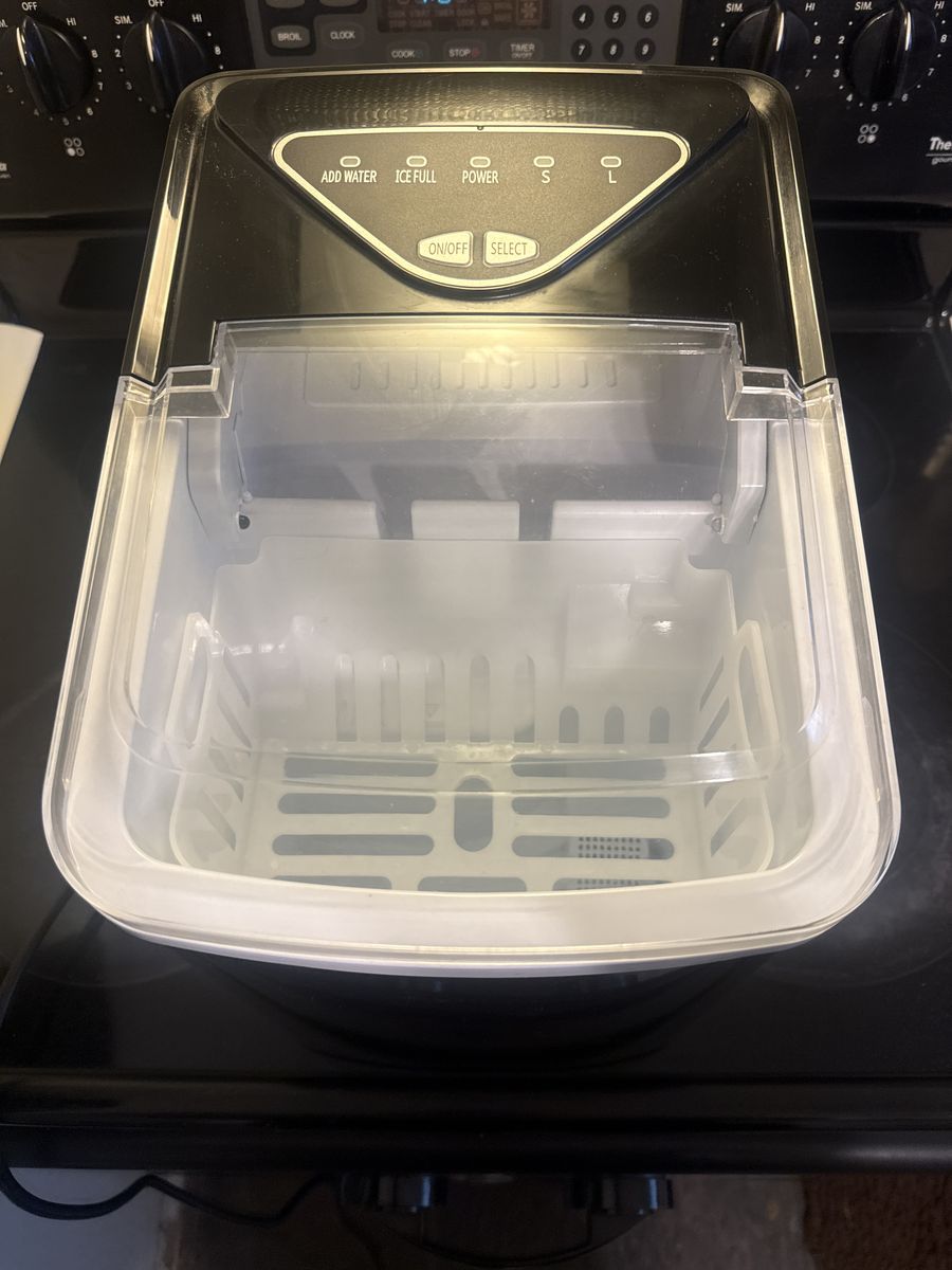 Frigidaire Ice Maker(Black)