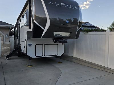 2024 Avalanche by Alpine 5thwheel