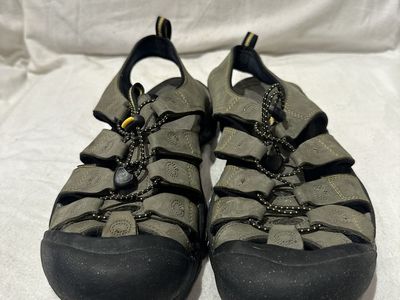 Keen Men’s Size 11.5 Olive Leather Hiking Sandals