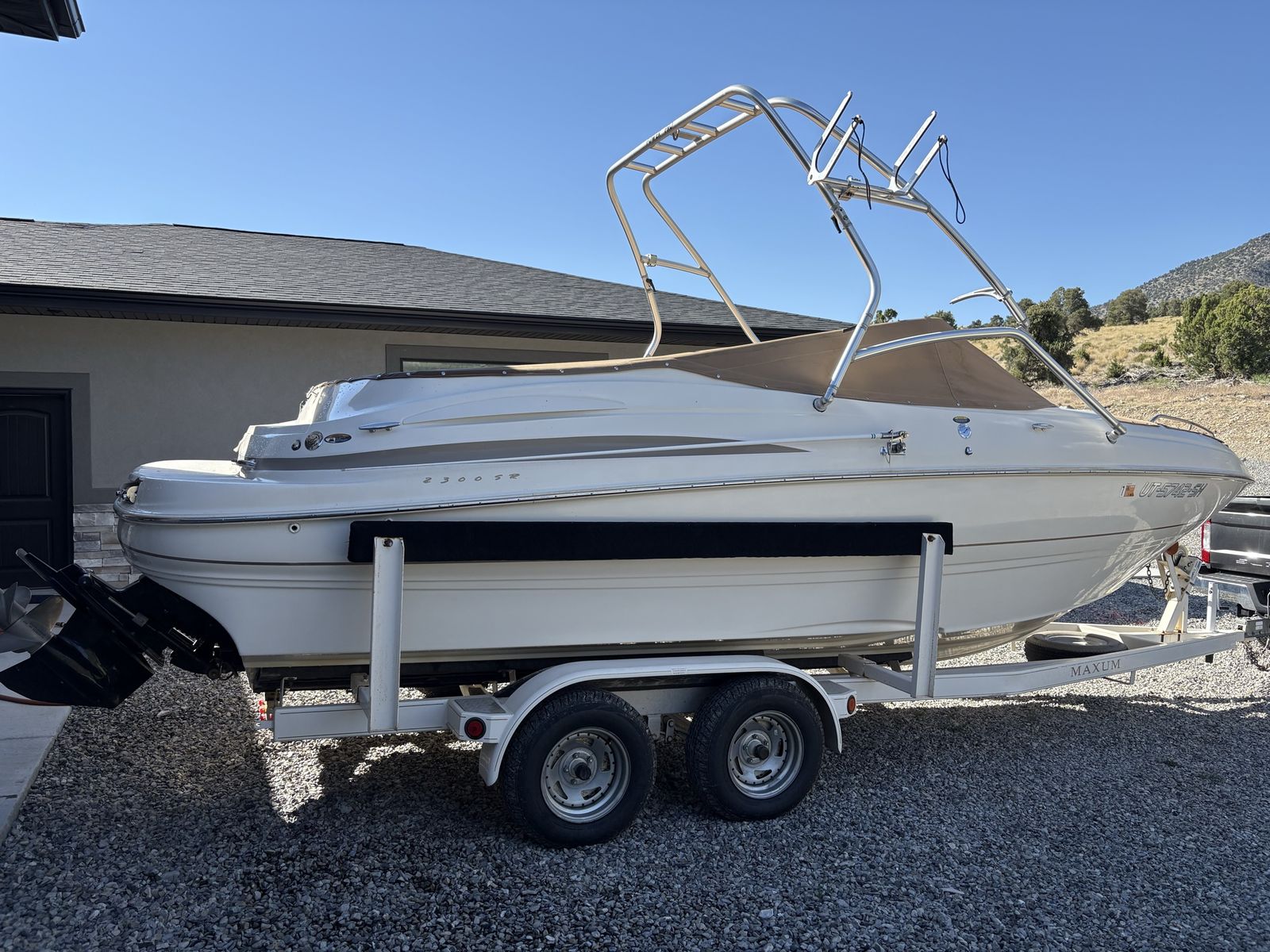 2001 Maxum 2350MB Boat