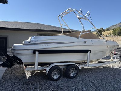 2001 Maxum 2350MB Boat