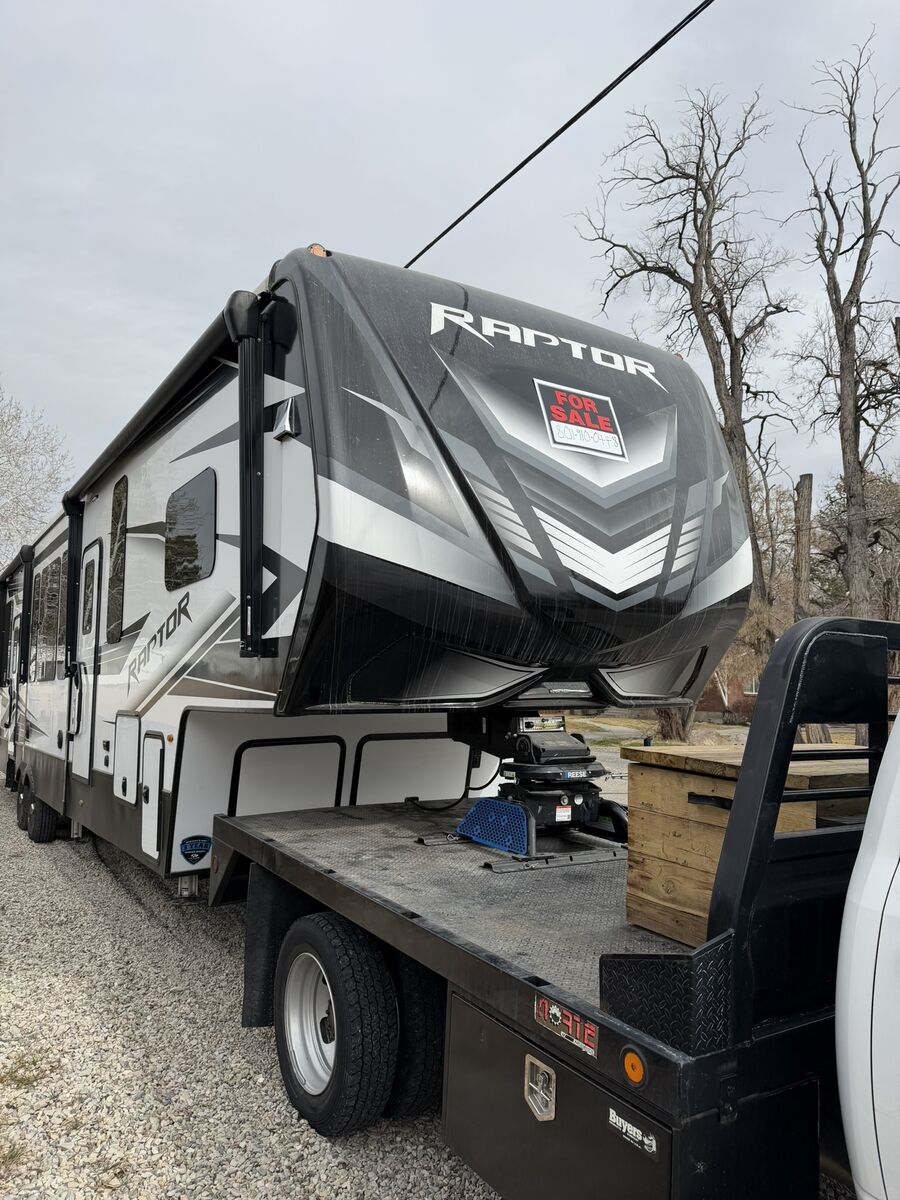 5th Wheel Toy Hauler Keystone Rapter 352
