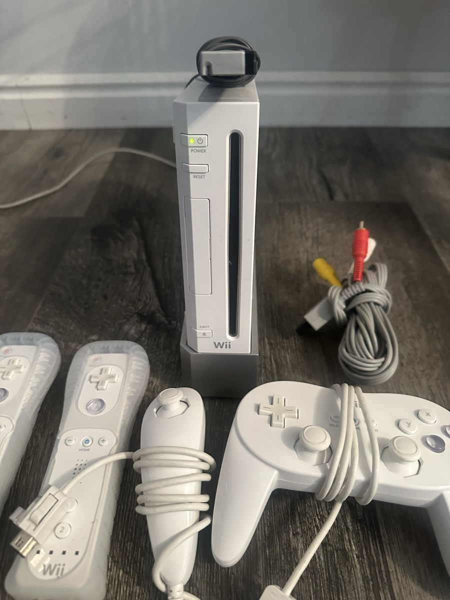 Nintendo Wii Console Bundle
