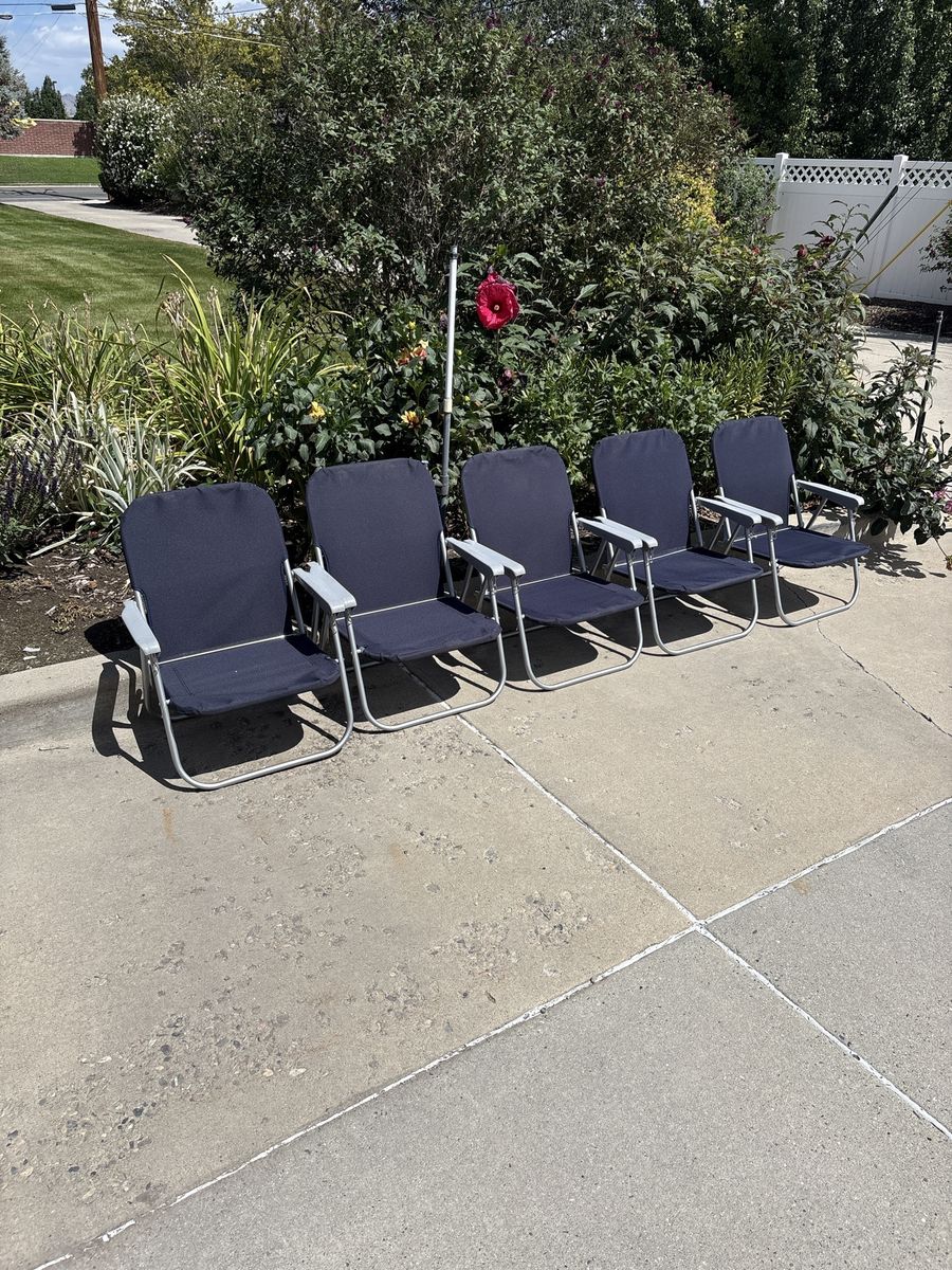 Set of 5 Navy Blue Folding Lawn & Beach Chairs with Armrests