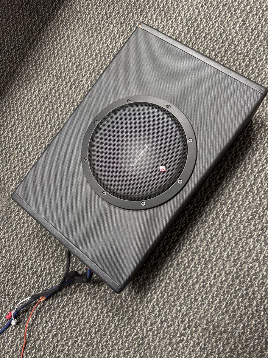 Rockford Fosgate Powered 8 subwoofer