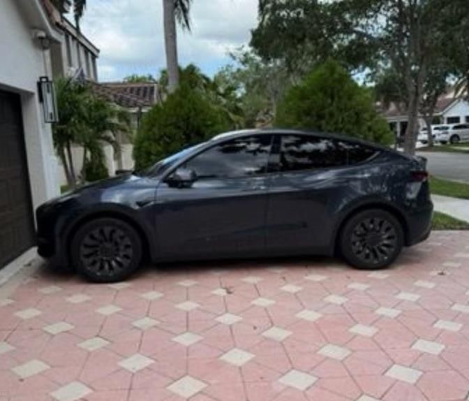 2024 Tesla Model Y Long Range