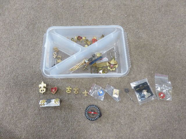 LOT OF 78 VINTAGE BOY SCOUTS OF AMERICA RANK PINS, AWARDS AND OTHER PIN ITEMS - PLUS AN OFFICIAL BSA COMPASS