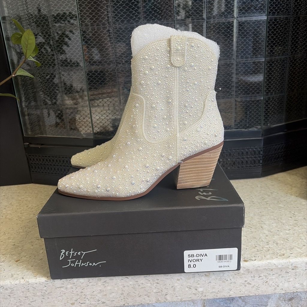Betsey Johnson SB-Diva Ivory Pearl Western Ankle Boots Size 8.0