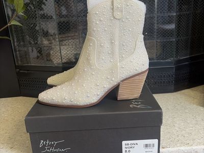 Betsey Johnson SB-Diva Ivory Pearl Western Ankle Boots Size 8.0