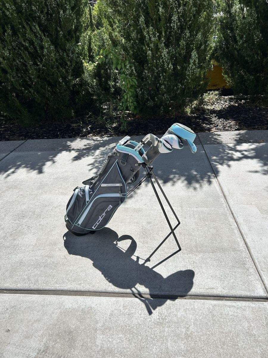 Cobra Women's F-Max Complete Golf Set - Bag, Driver, Woods, Irons, Putter - Lightly Used, Excellent Condition