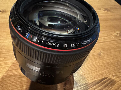 Canon EF 85mm 1.2L II