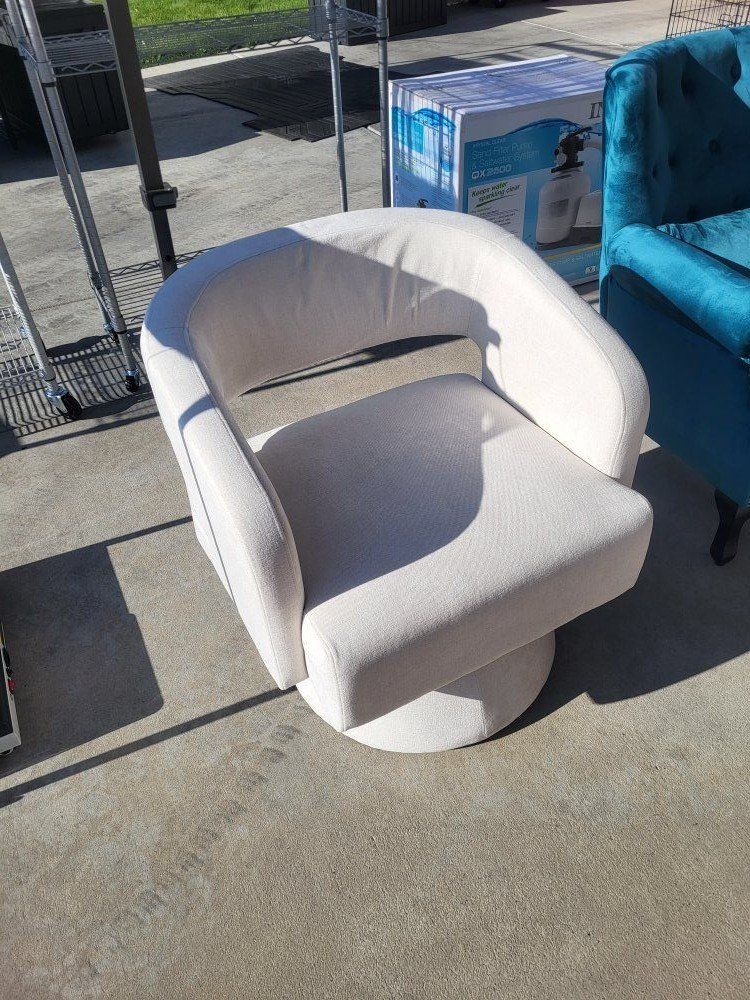 360° Swival Fabric Accent Chair 
Qty-1