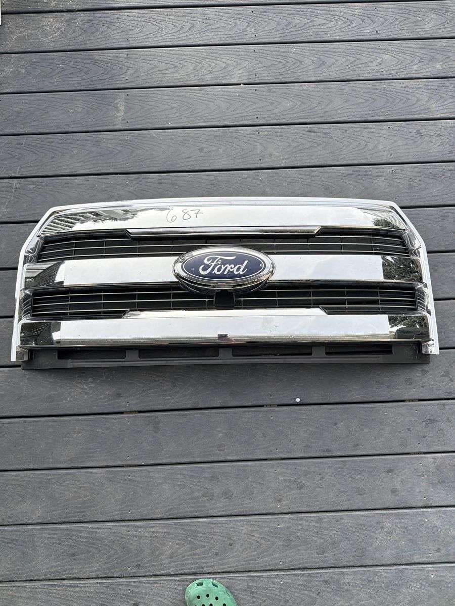 2017 Ford F -150 XLT GRILLE ASSEMBLY FL34-8200