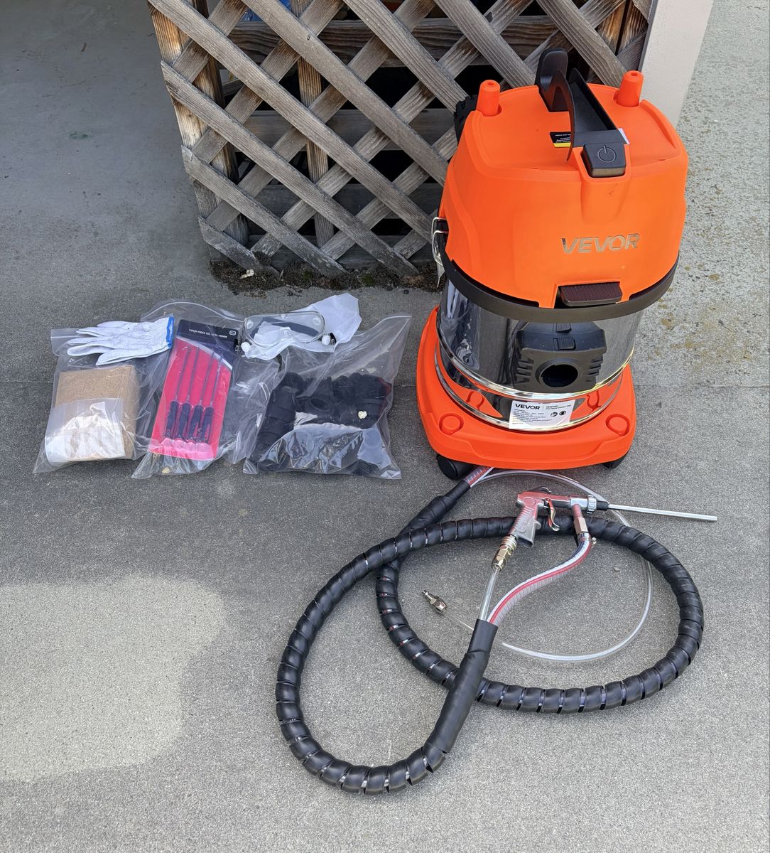 Vevor Walnut Blaster/Vacuum cleaner.