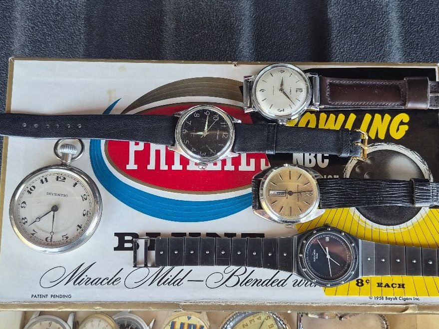 I’m selling a box containing 29 used watches