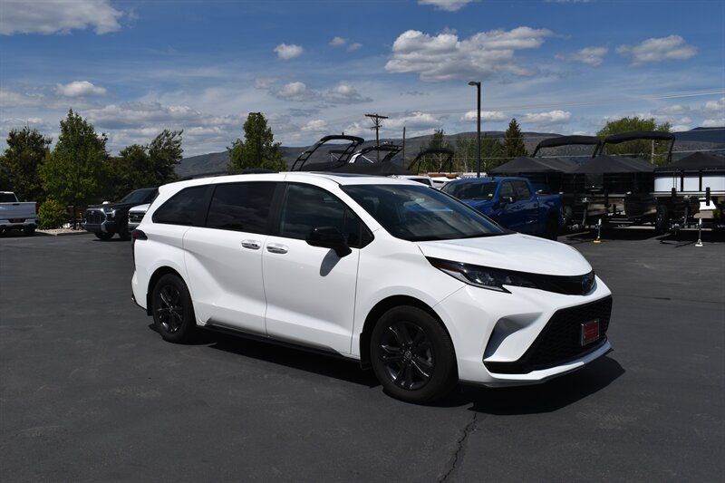 2025 Toyota Sienna XSE 7-Passenger