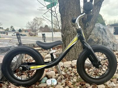 12 Inch Pre Giant Balance Bike Great Condition